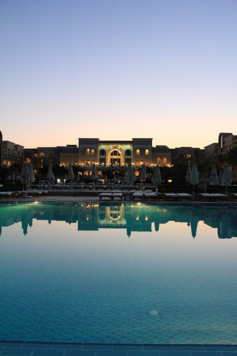 Toller Blick von der Poolanlage zum Hotel Premier Le Reve Hotel & Spa