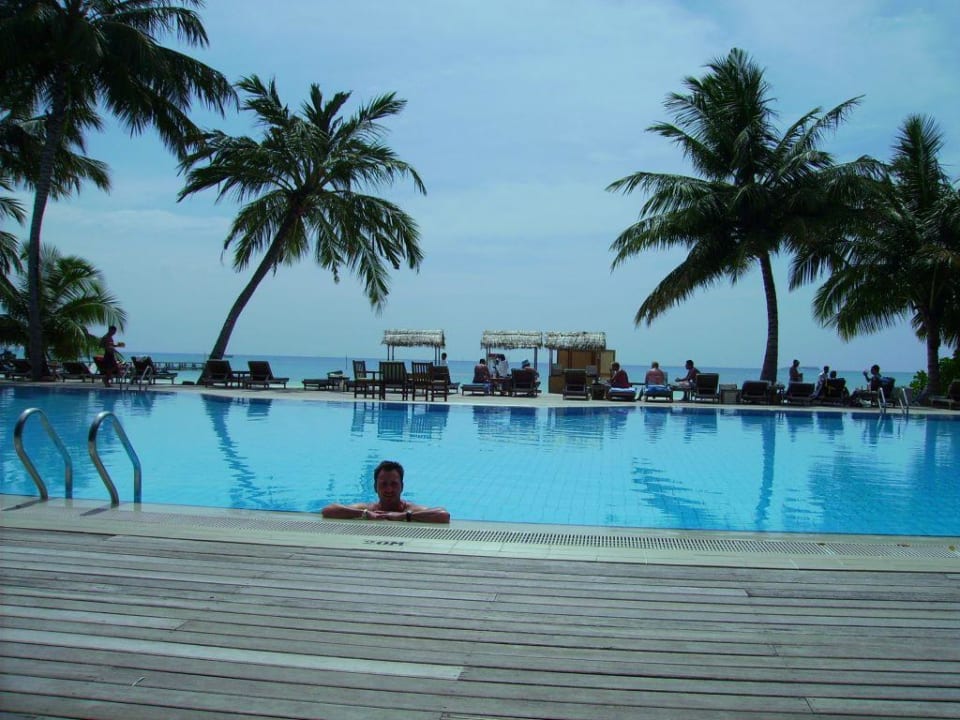 Pool Meeru Maldives Resort Island