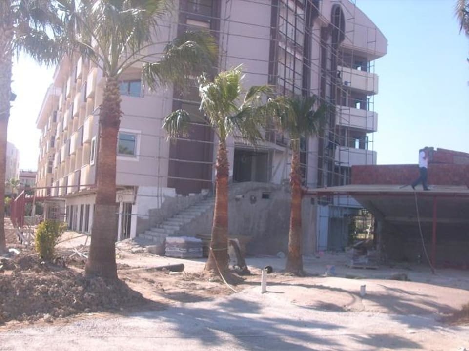 Neubau von Hotelanlage aus betrachtet Hane Family Resort