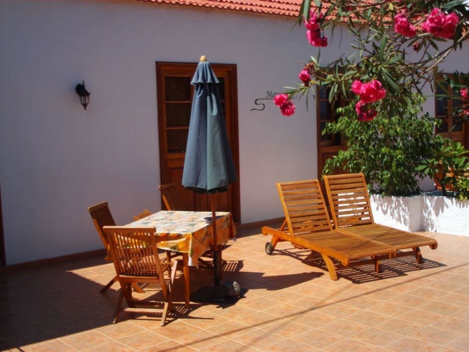Die Terrasse der Finca vor dem Appartment Finca Los Veroles