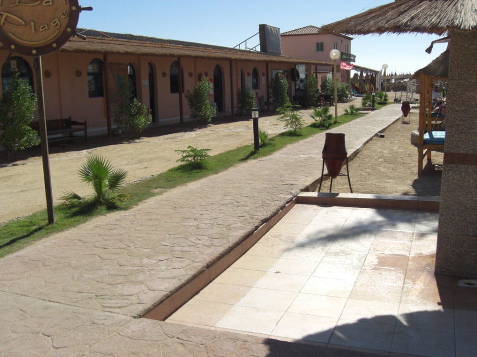 Verschiedende Anbieter am Strand Pickalbatros Aqua Vista Resort - Hurghada