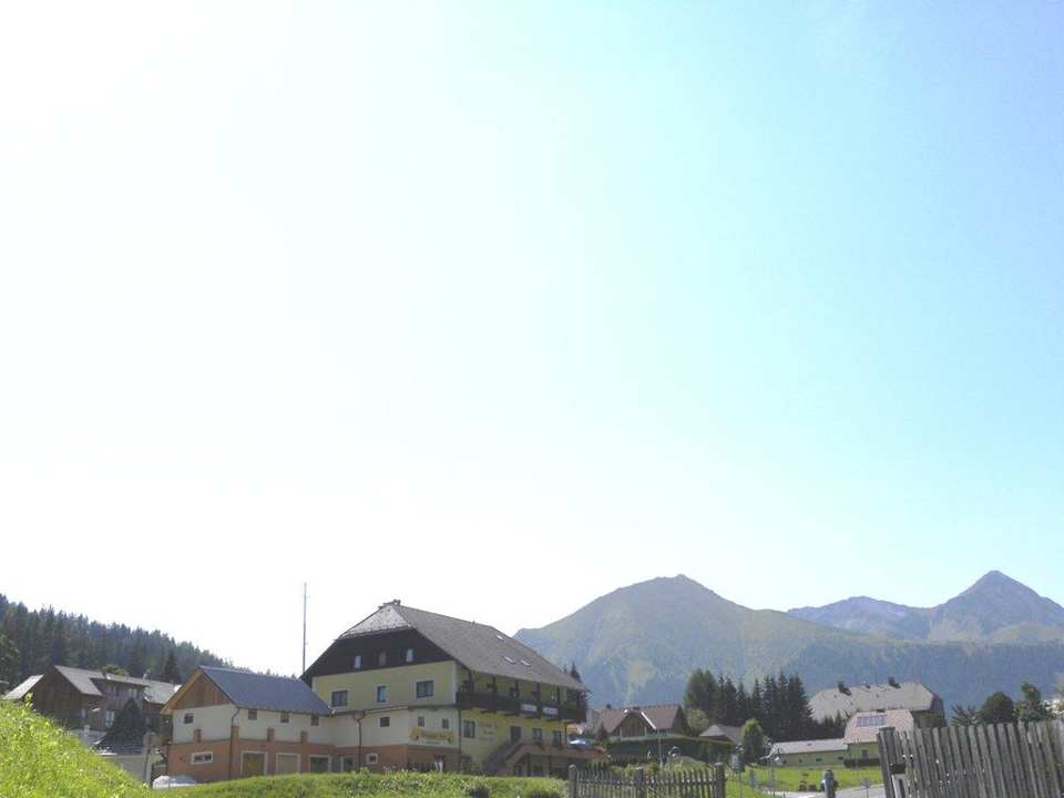 Hotel vor dem Bergpanorama Hotel Lanz