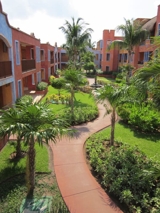 Weg zwischen den Zimmern Catalonia Playa Maroma