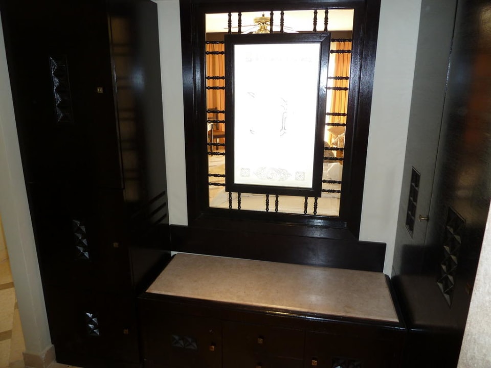 Schränke vor dem Badezimmer Steigenberger ALDAU Beach Hotel