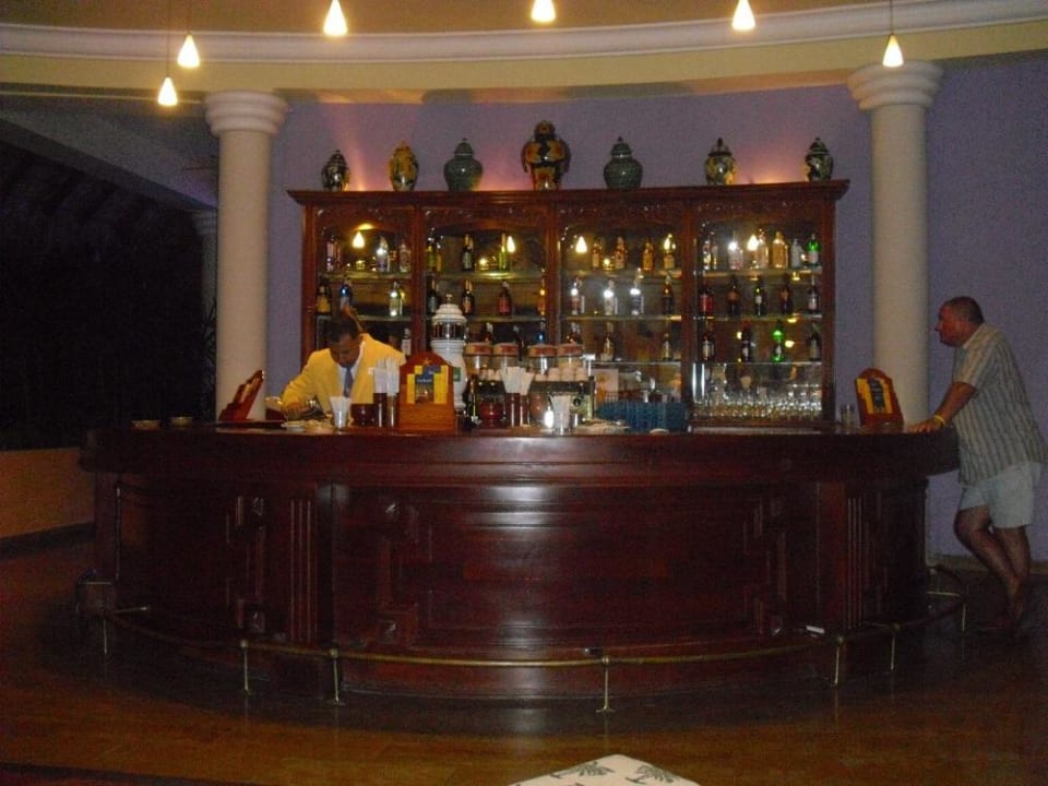 Cocktailbar an der Lobby Iberostar Waves Costa Dorada