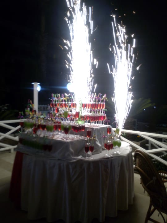 Kleines Feuerwerk Seaden Corolla Hotel