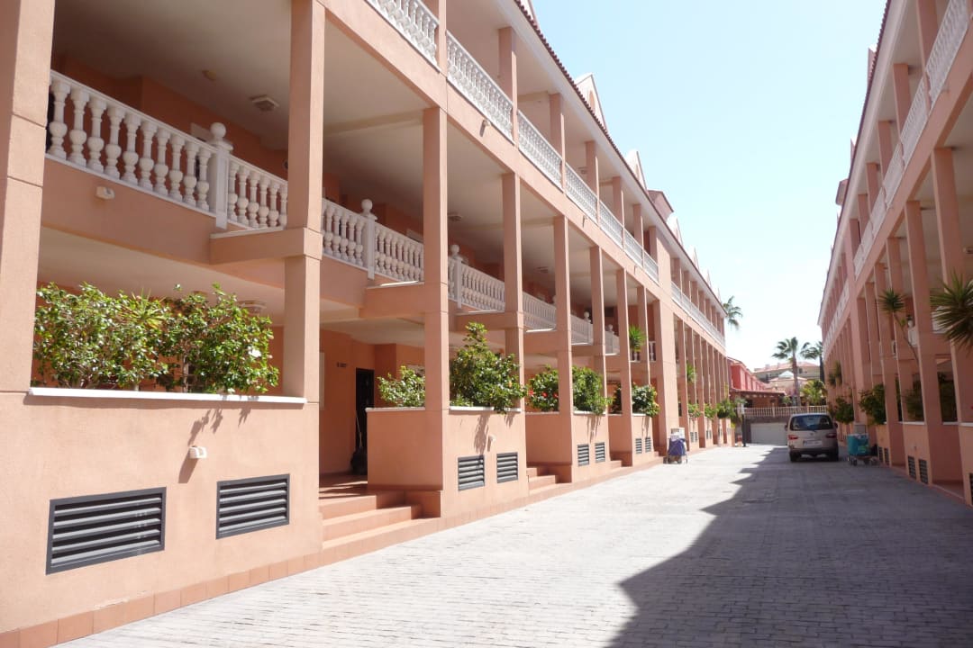 Die Apartmenthäuser Frontansicht Hotel El Duque