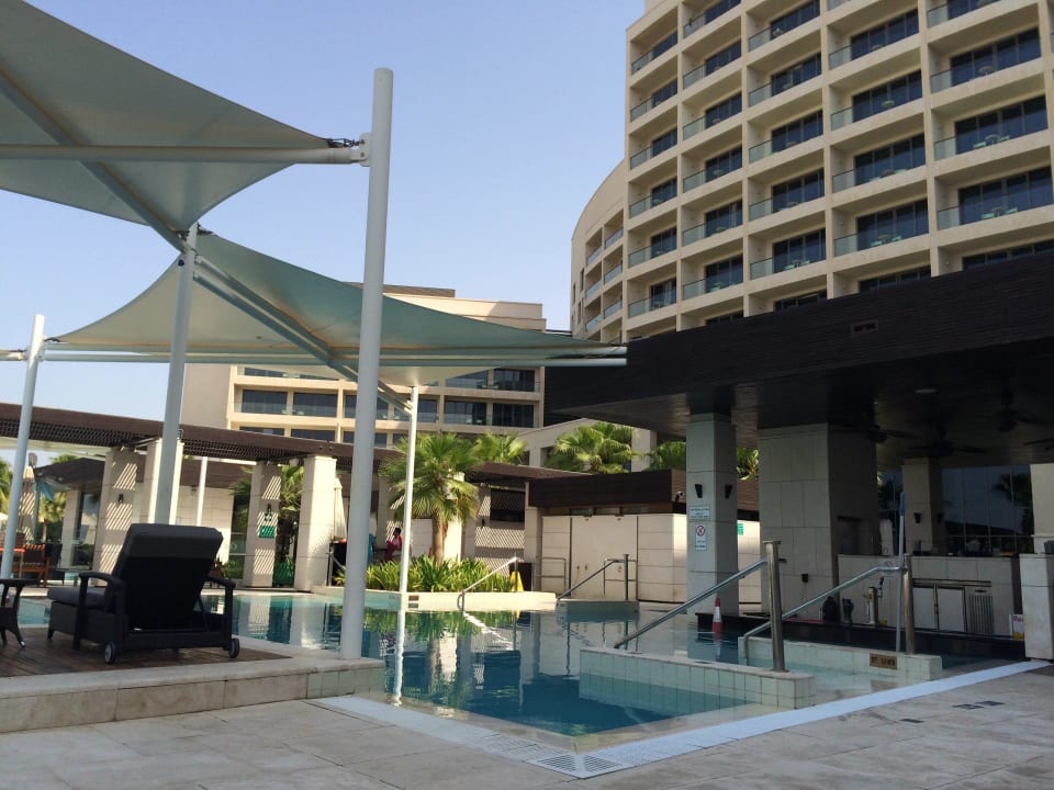 Pool Crowne Plaza Hotel Yas Island