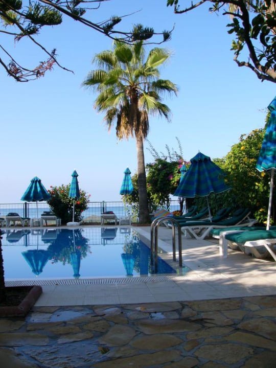 Pool am alá carte Restaurant am Strand Antik Garden