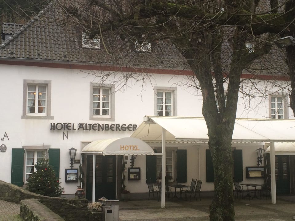 "Hoteleingang" Hotel Altenberger Hof (Odenthal ...