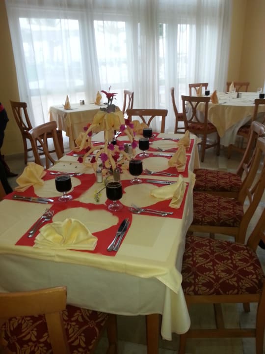 Unser Tisch zum Abschied Hotel El Mouradi Skanes Beach
