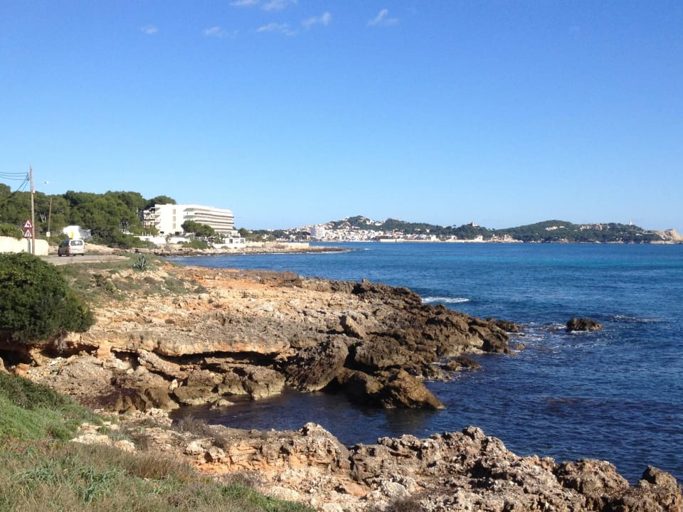 Im Vordergrund Hotel/im Hintergrund Cala Rajada Grupotel Aguait Resort & Spa - Adults only