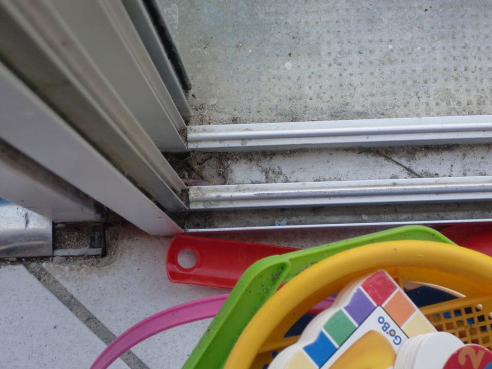 So sahen die ganzen Fensterschienen aus Hotel Les Jardins de Neptune