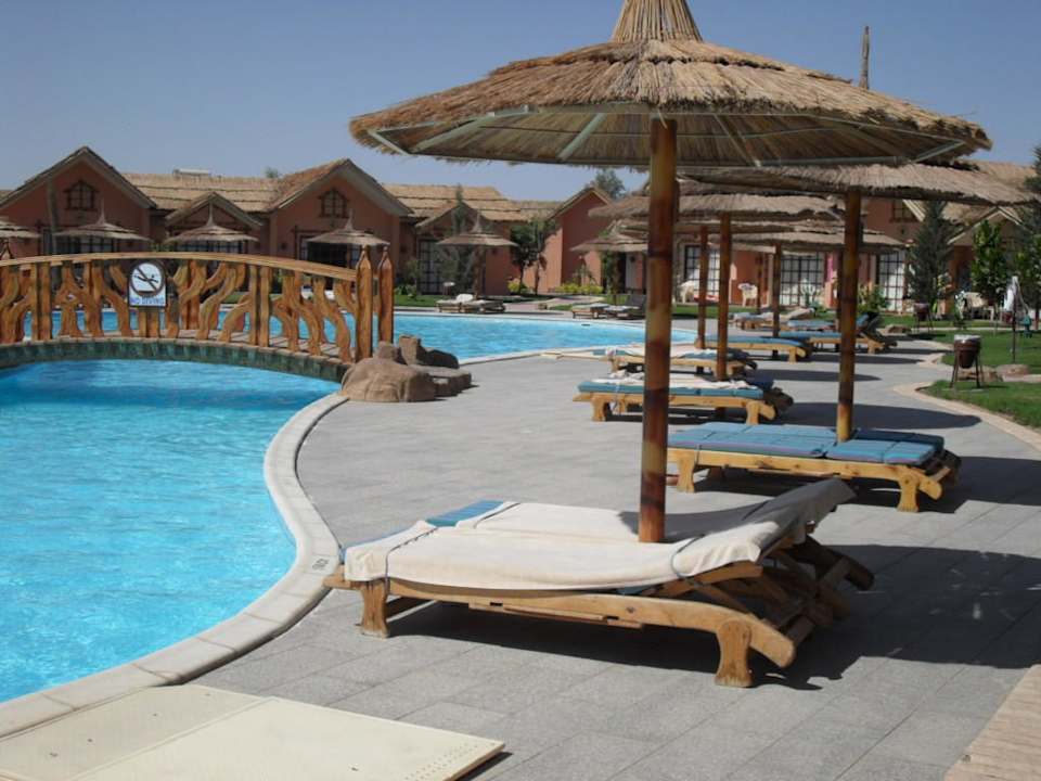 Pool,Liegen nd Bungalows Pickalbatros Jungle Aqua Park Resort - Neverland Hurghada