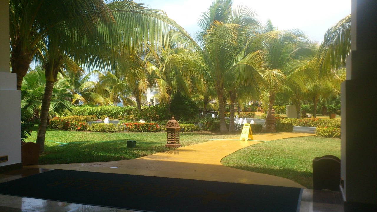 Gartenblick von der Innensite JOIA Rose Hall by Iberostar
