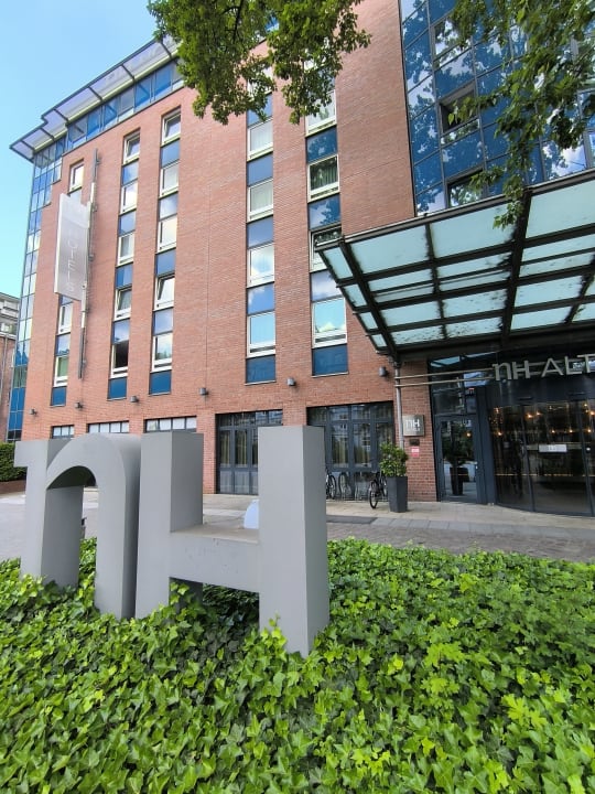 Lobby Hotel NH Hamburg Altona