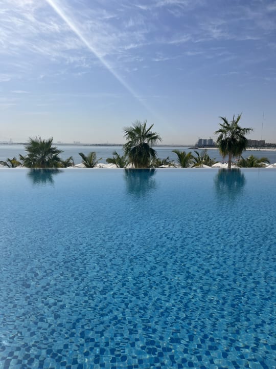 Pool Hampton by Hilton Marjan Island