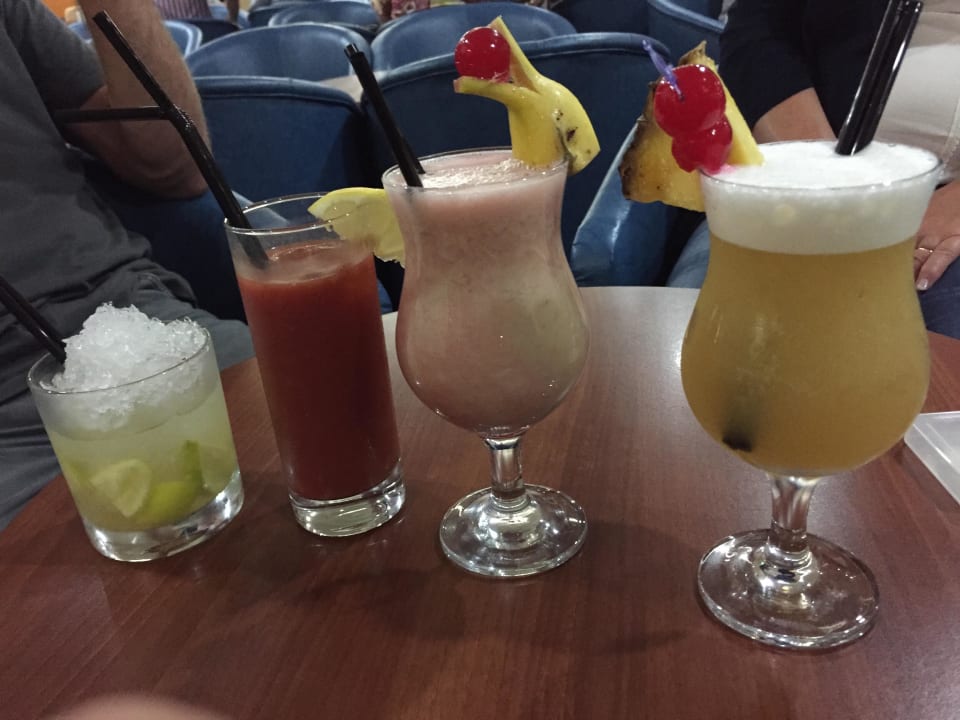 Cocktails am Abend Sol Luna Bay