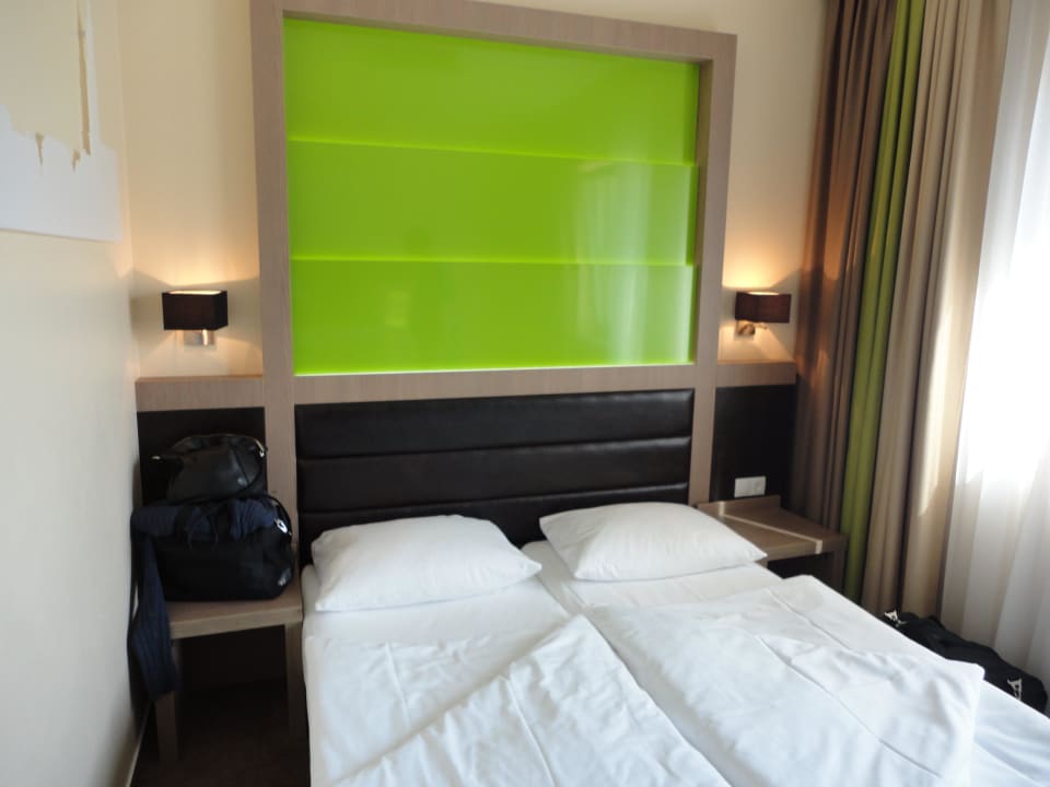 DZ mit Zustellbett - Familienzimmer Holiday Inn - the niu, Fusion Hamburg St. Georg