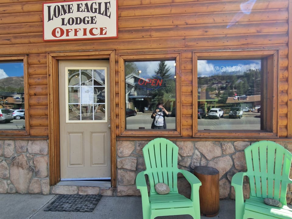 Lobby Lone Eagle Lodge