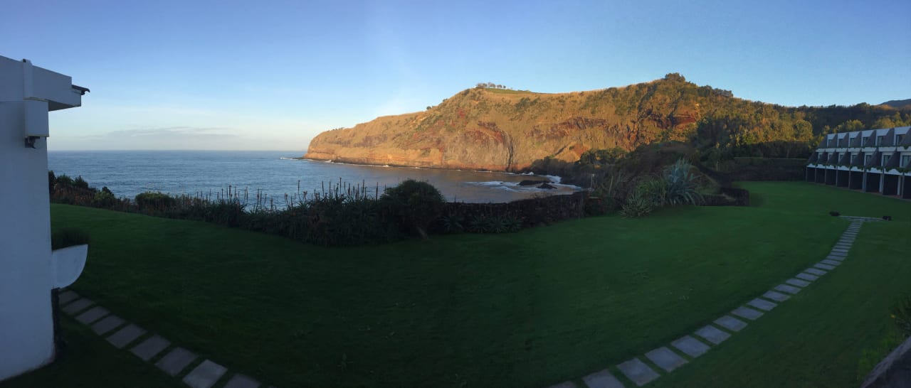 Ausblick vom Zimmer bei Sonnenaufgang Caloura Hotel Resort