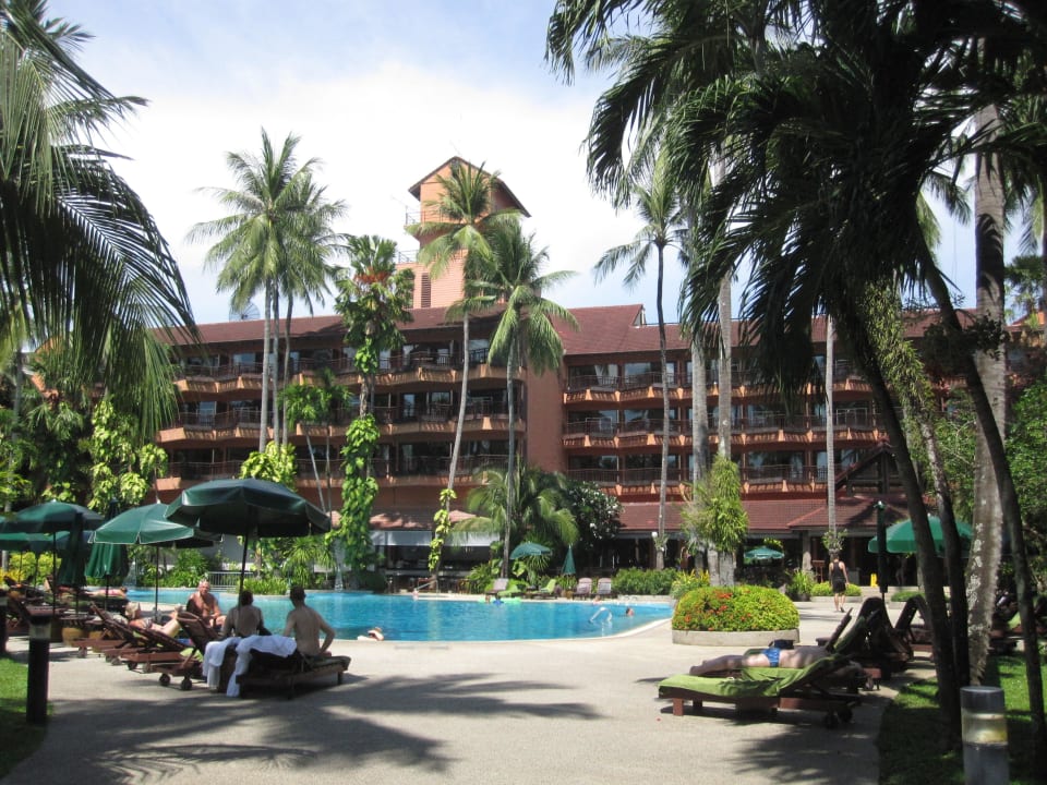 Pool mit Blick auf Hotel Courtyard by Marriott Phuket, Patong Beach Resort