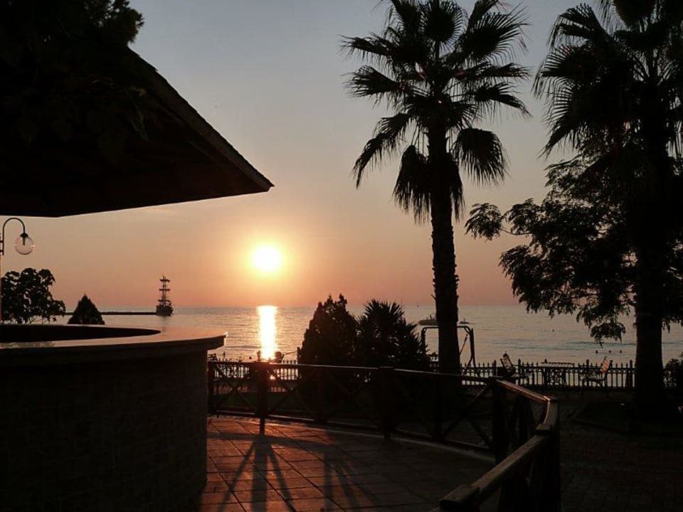 Sonnenuntergang Lonicera Resort & Spa Hotel