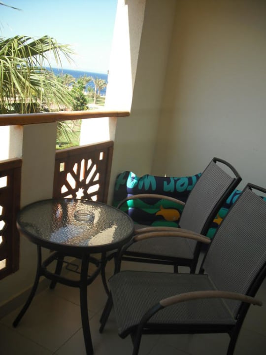 Balkon vom Doppelzimmer mit seitlichem Meerblick Serenity Alpha Beach