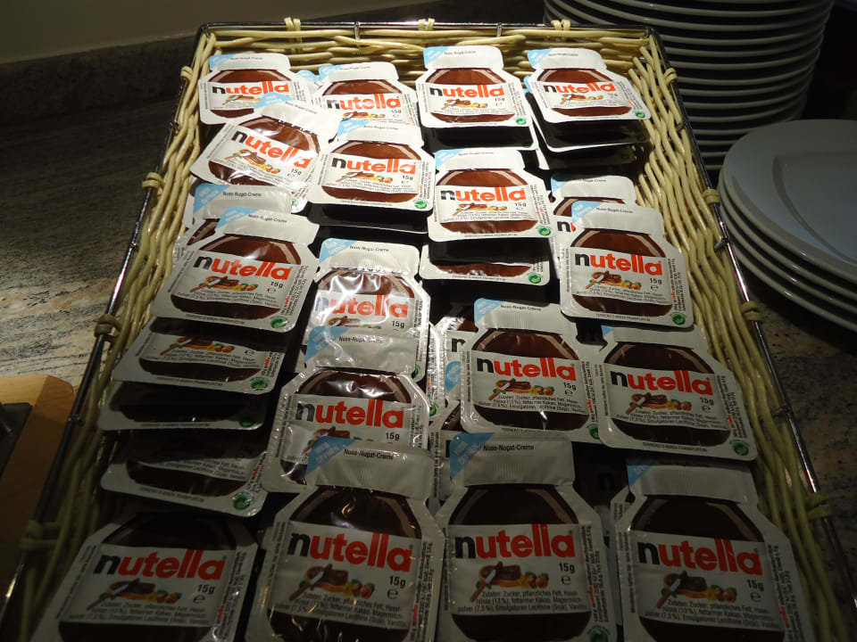 Frühstücksbuffet Leonardo Hotel Hamburg Airport