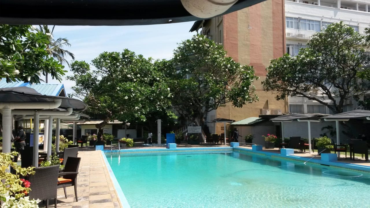 Älterer, kleiner Pool Hotel Camelot Beach