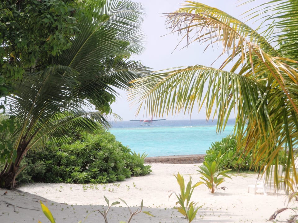 Blick von Strandvilla nach Süden (mit Mauer) Adaaran Select Meedhupparu Island Resort - Premium All Inclusive