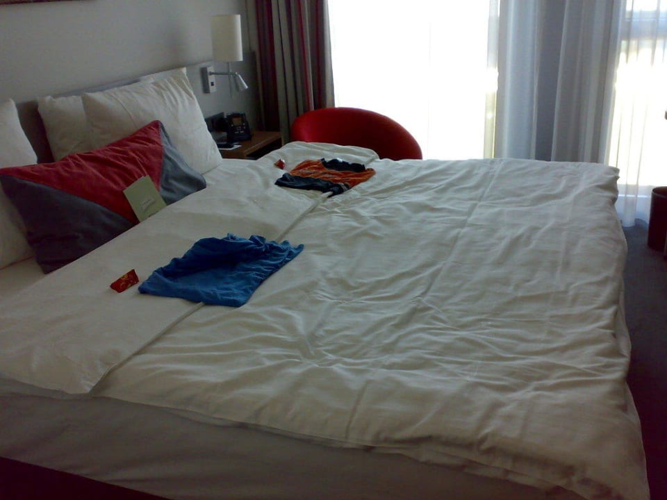 Unser tolles riesen Bett Hilton Garden Inn Stuttgart NeckarPark