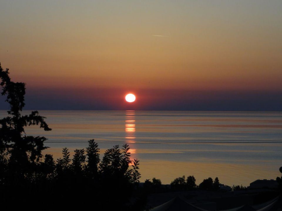 Sonnenaufgang von der Terrasse Grand Hotel Holiday Resort
