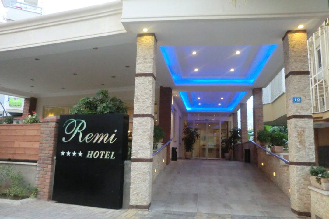 Hoteleingang Remi Hotel