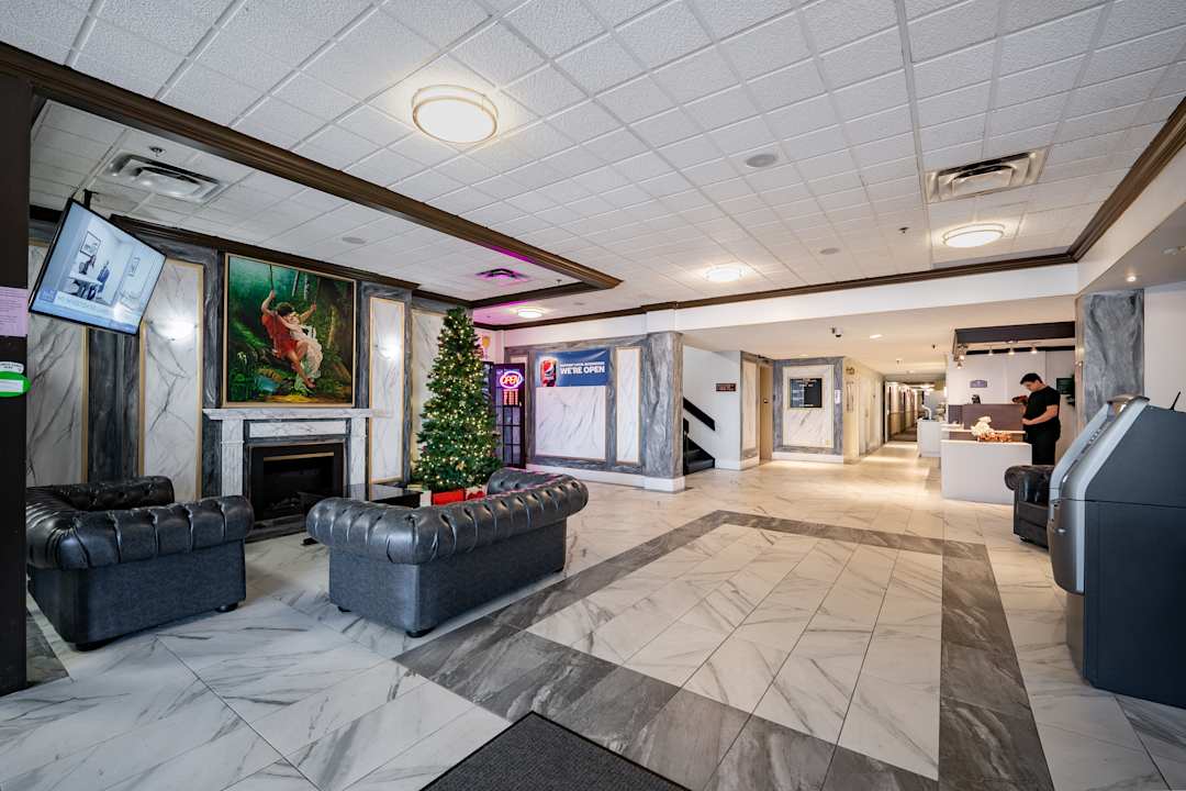 Lobby HFX Airport Hotel