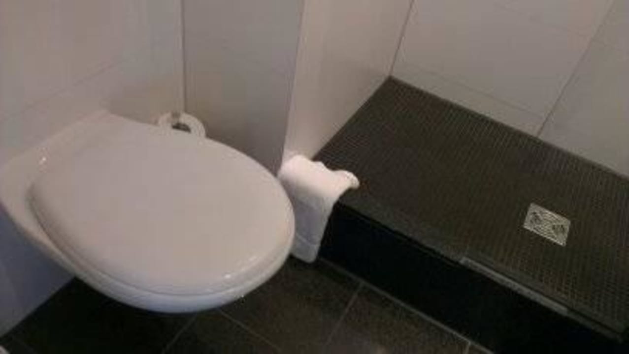 WC und Dusche Motel One Hamburg-Alster