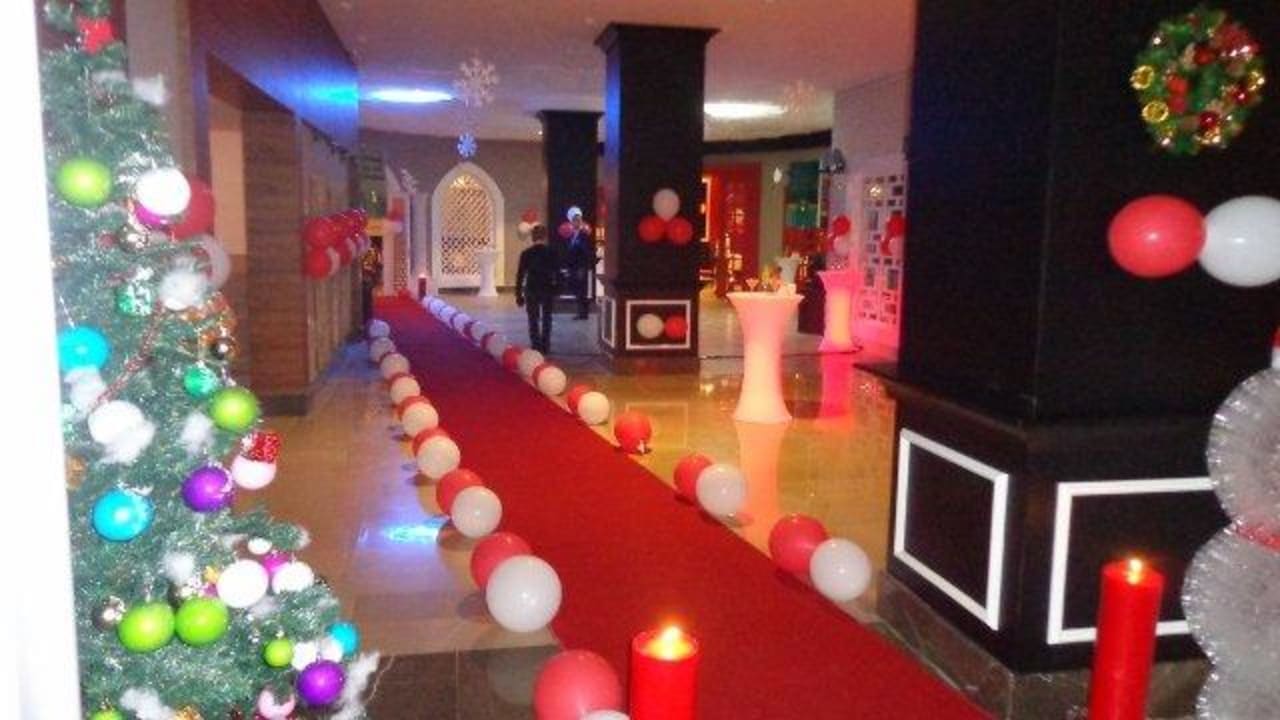 Weg zu Festräumen Port Nature Luxury Resort & Spa