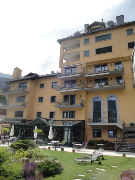 Hotelansicht vom Garten aus Hotel Vereina