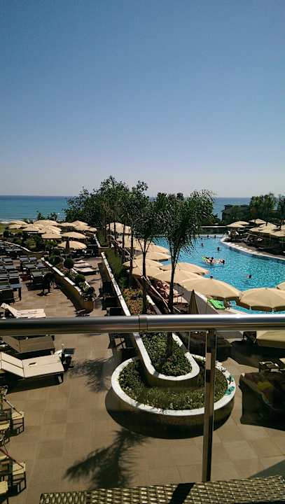 Poolblick von der Lobbybarterrasse Michell Hotel & Spa