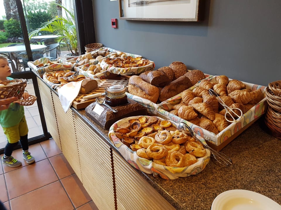 Frühstücksbuffet Restaurant Alfama Suite Hotel Eden Mar - PortoBay