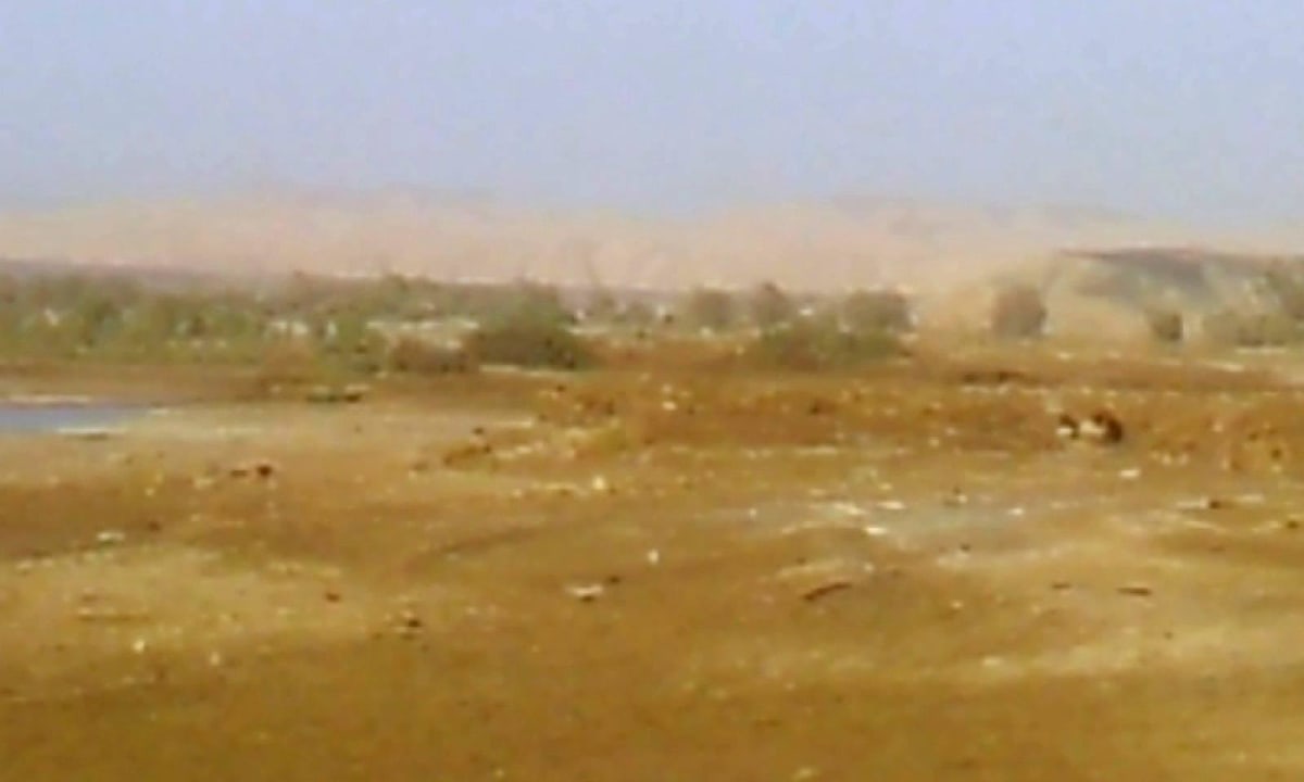 Aussicht vom Strand auf die Wüste Three Corners Equinox Beach Resort