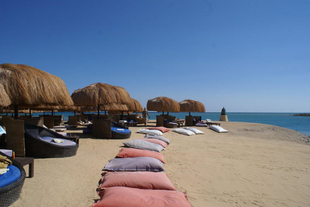 Allgemeiner Strand der von Gästen genutzt werden kann Captain's Inn Hotel