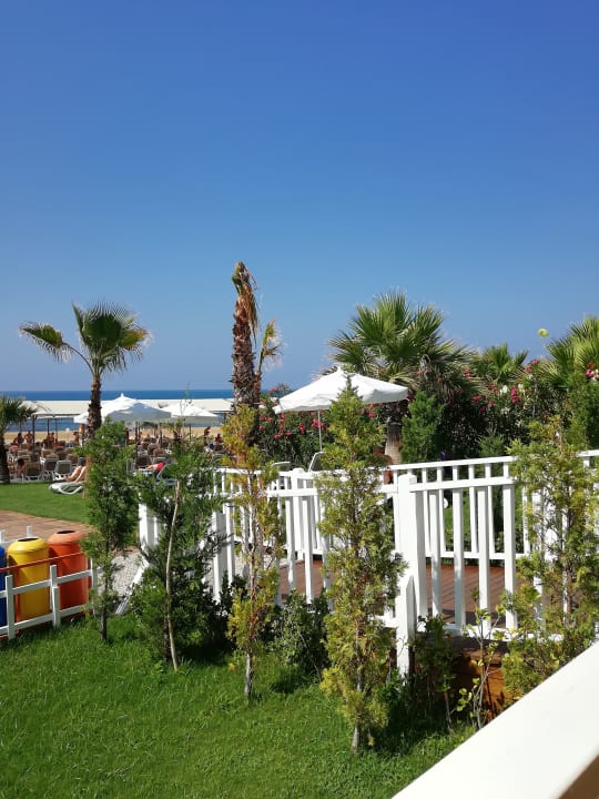 Strand Mary Hotel Side