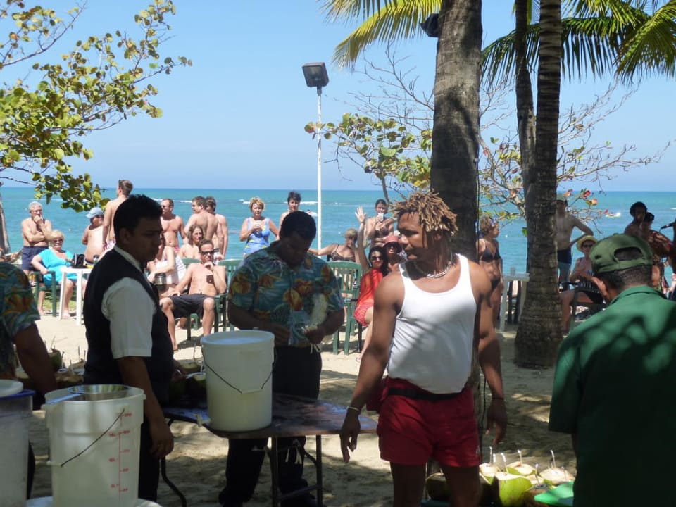 Coconut Party Playabachata Hotel