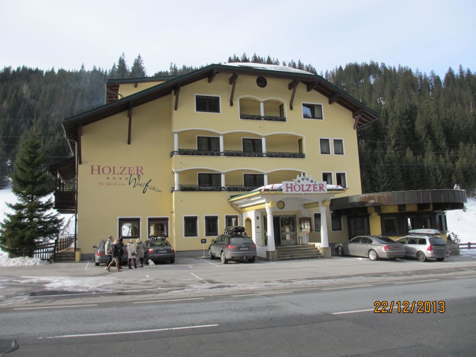 Vorderansicht des Hotels Berghotel Holzer
