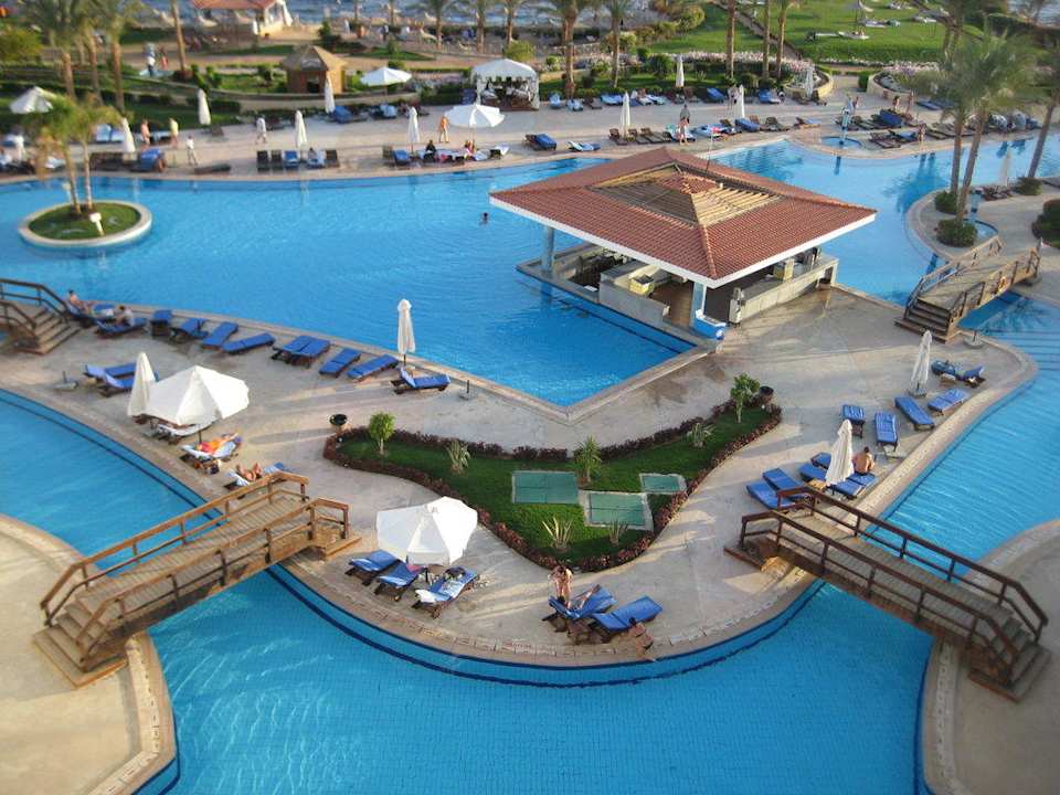 Вид на бассейн Siva Sharm