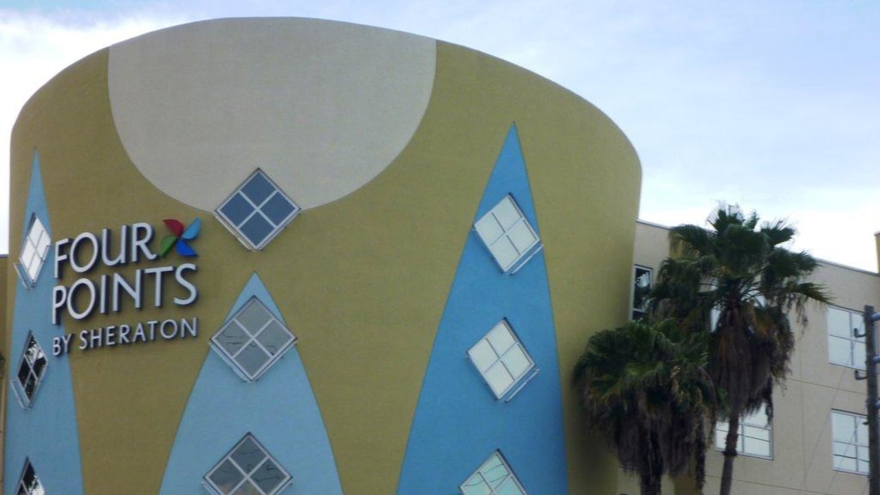 Aussenansicht der Strassenseite Hotel Four Points by Sheraton Cocoa Beach
