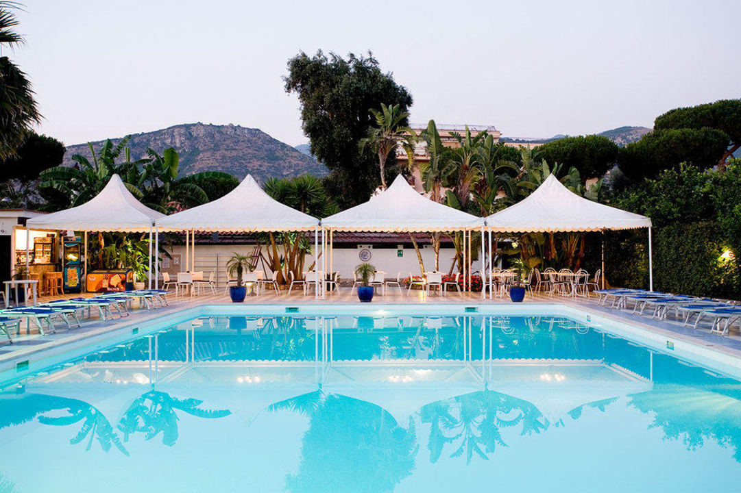 Piscina Hotel Esperidi Resort