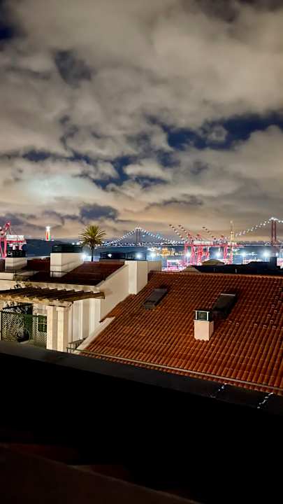 Ausblick The Emerald House Lisbon, Curio Collection by Hilton