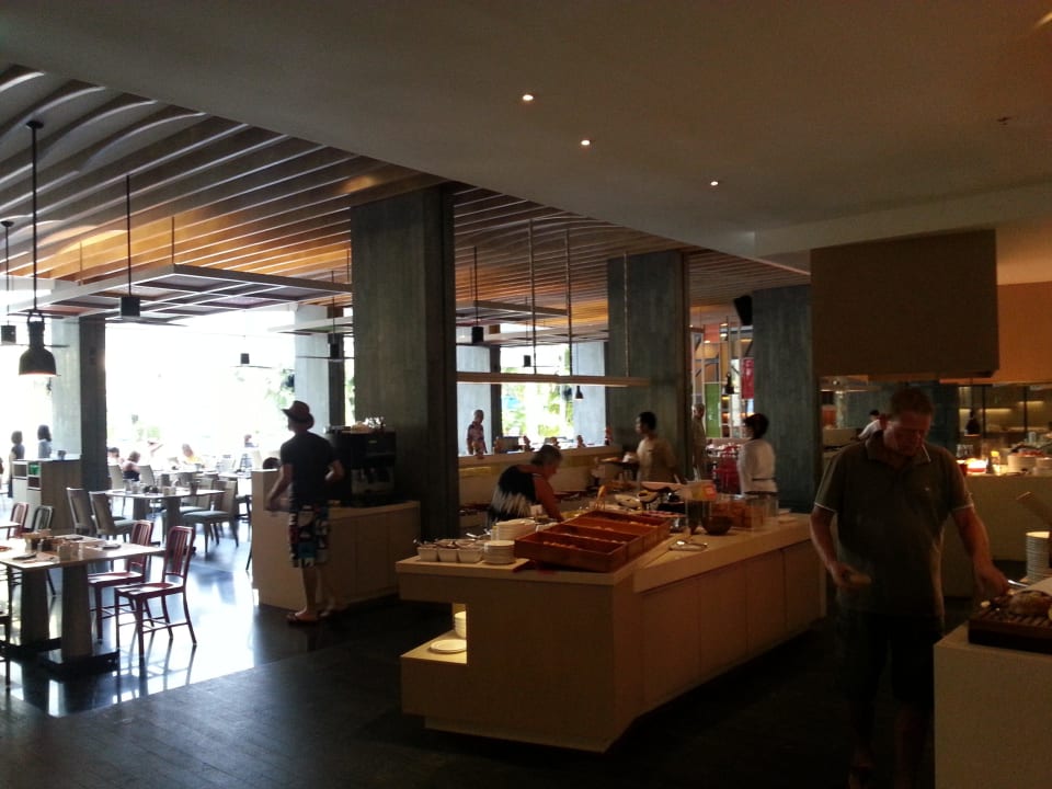 Vorn das Buffet, hinten die 'Mensa' Holiday Inn Resort Phuket